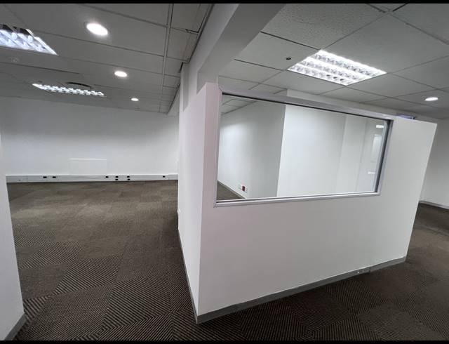 977M² OFFICE TO LET IN MOUILLE POINT